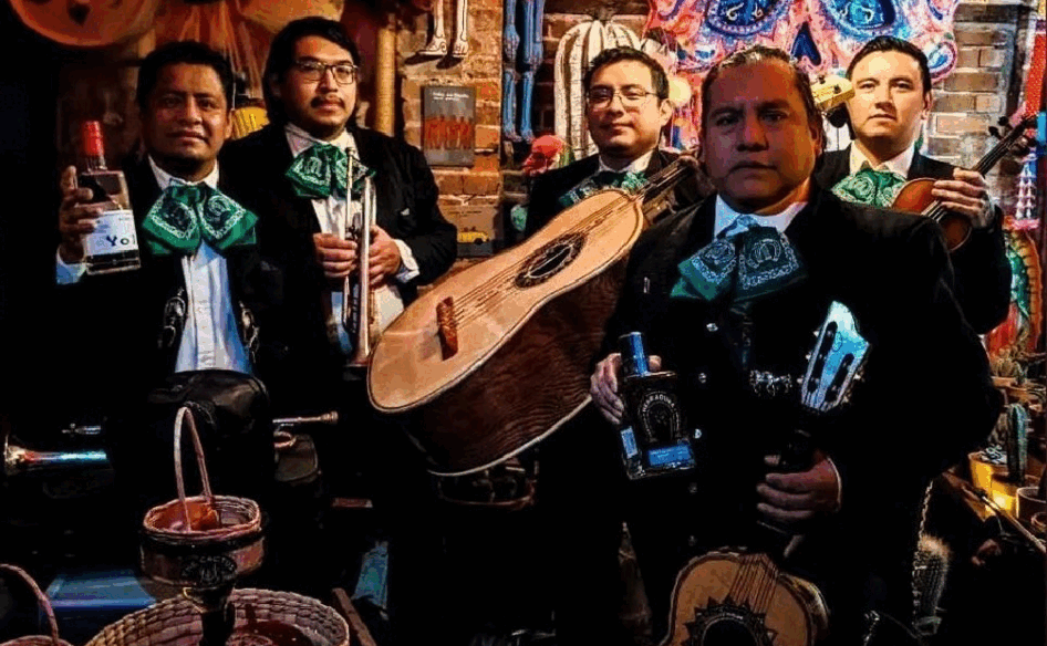 Mariachi Esto Es México NYC — el grupo